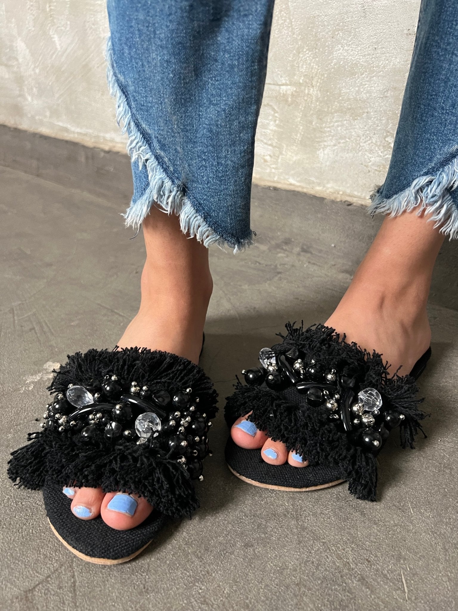 Black Beads Diamonds Slippers